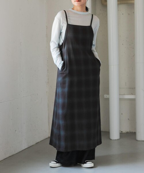 URBAN RESEARCH DOORS(アーバンリサーチドアーズ)の「FORK&SPOON オンブレチェックエプロンワンピース(ワンピース・レディース・BLU×BRN/BEG×KHK・1/2)」の7枚目の写真