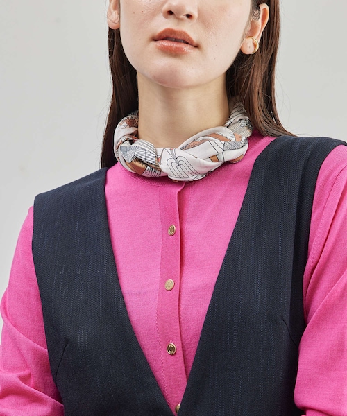 ROPE'（ロペ）の「ROPE'アーカイブパターンシルクスカーフ/Lサイズ（バンダナ/スカーフ・レディース・オフホワイト/ベージュ系/モスグリーン/ピンク系/ホワイト・F）」の4枚目の写真