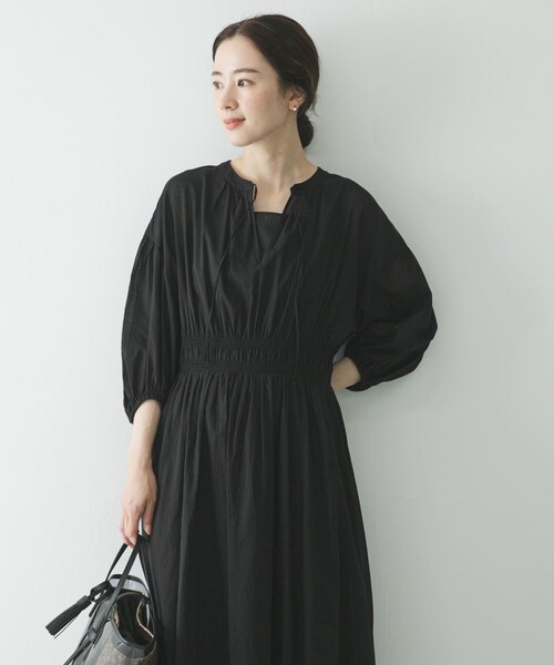URBAN RESEARCH(アーバンリサーチ)の「コットンボイルシャーリングワンピース(ワンピース・レディース・BLACK/BROWN・Free)」の4枚目の写真