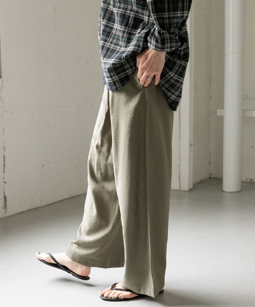 URBAN RESEARCH DOORS(アーバンリサーチドアーズ)の「FORK&SPOON レーヨンナイロンツイルイージーパンツ(その他パンツ・レディース・CHARCOAL/REDBROWN/KHAKI・1/2)」の16枚目の写真