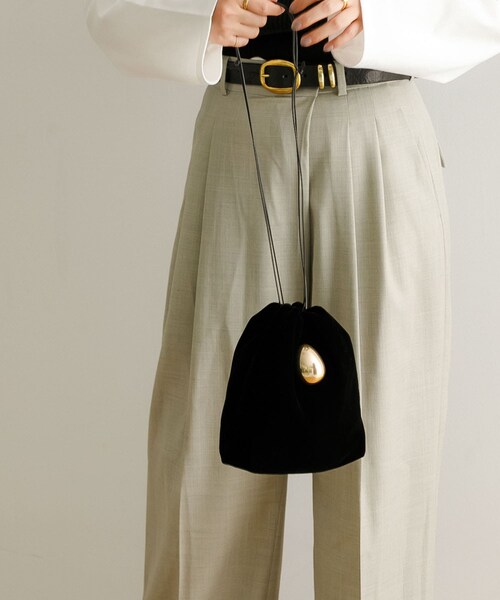 URBAN RESEARCH(アーバンリサーチ)の「『一部別注カラー』JAMIRAY EGGVELVET D/S PUFFER BAG(ショルダーバッグ・レディース・BLUE/BLACK/別注RED・-)」の8枚目の写真