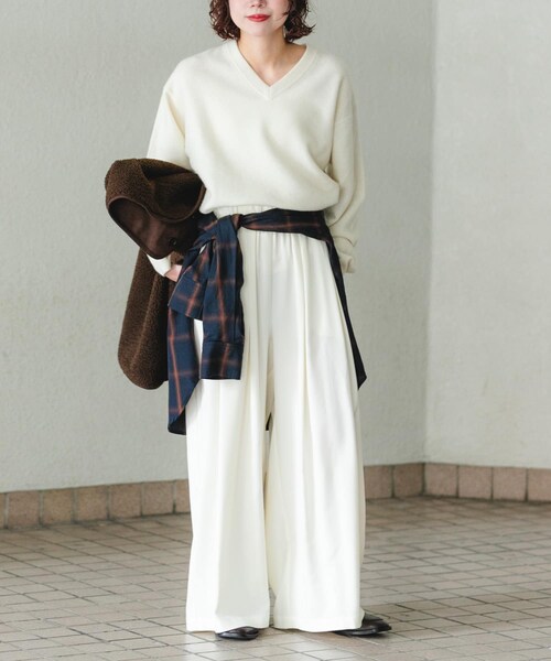 URBAN RESEARCH(アーバンリサーチ)の「ストレッチタックギャザーワイドパンツ(その他パンツ・レディース・OFF WHITE/BLUE/CHARCOAL・36/38)」の18枚目の写真