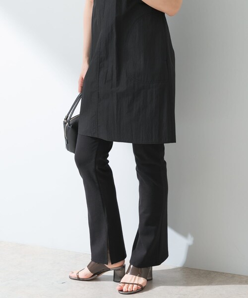 URBAN RESEARCH ROSSO(アーバンリサーチロッソ)の「『UR TECH ひやサラクール』F by ROSSO スリットフレアパンツ(その他パンツ・レディース・BLACK/OFFWHITE/BROWN・36/38)」の4枚目の写真