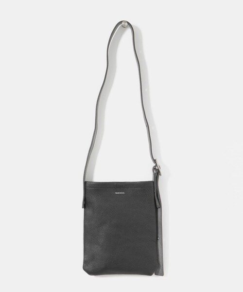 URBAN RESEARCH（アーバンリサーチ）の「Hender Scheme　ONE SIDE BELT BAG SMALL（ショルダーバッグ・メンズ・Black・Free）」の2枚目の写真