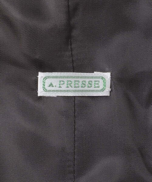 URBAN RESEARCH(アーバンリサーチ)の「A PRESSE Maxi Length Washed Silk Trench Coat(ステンカラーコート・メンズ・CHARCOAL/GRAY・2/3)」の17枚目の写真