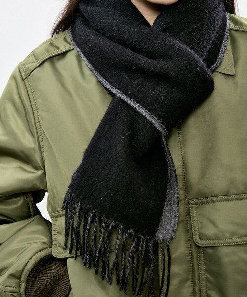 ADAM ET ROPE'（アダムエロペ）の「【J'aDoRe限定】REVERSIBLE MUFFLER CASHMEREMIX２（マフラー・レディース・ブラック/ライトグレー・F）」の16枚目の写真