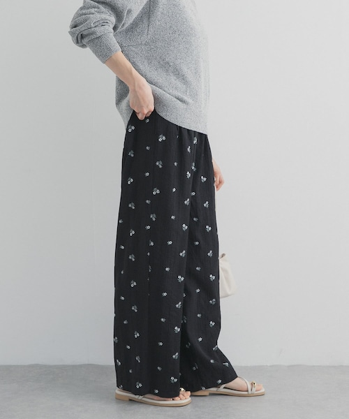 URBAN RESEARCH DOORS(アーバンリサーチドアーズ)の「フラワー刺繍イージーパンツ(その他パンツ・レディース・NVY×MULTI/BLK×MONO・Free)」の16枚目の写真