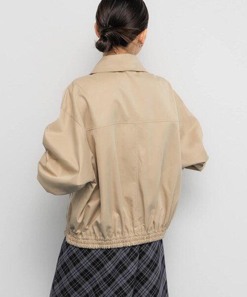 KBF（ケイビーエフ）の「ブライトZIPブルゾン（ブルゾン・レディース・BEIGE/D.NAVY・one）」の6枚目の写真