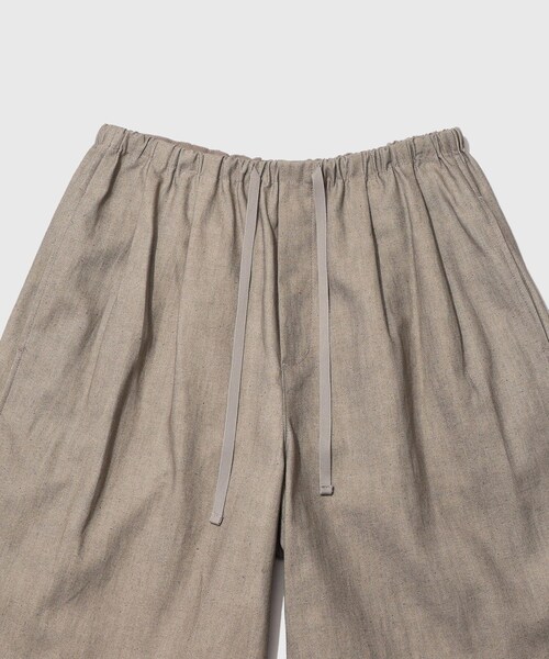 ADAM ET ROPE'(アダムエロペ)の「【AMOMENTO/アモーメント】LINEN DRAWSTRING SHORTS(その他パンツ・メンズ・ダークブラウン/ベージュ・L/M)」の6枚目の写真