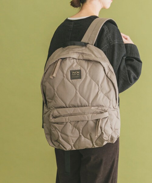 ITEMS URBANRESEARCH（アイテムズ アーバンリサーチ）の「TAION　Military Down Back Pack（バックパック/リュック・メンズ・BLK/D.KHK/PAINT CAMO・-）」の2枚目の写真