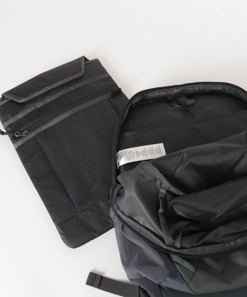 URBAN RESEARCH DOORS(アーバンリサーチドアーズ)の「patagonia Atom Day Pack 24L(バックパック/リュック・レディース・SRPO/BLK/SMDB・one)」の13枚目の写真