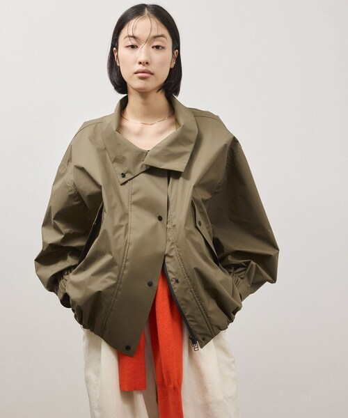 ADAM ET ROPE'（アダムエロペ）の「ファンクションドロストブルゾン/撥水（ナイロンジャケット・レディース・ブラック/カーキ・36/38）」の18枚目の写真