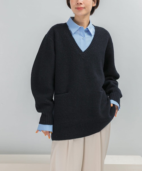 URBAN RESEARCH ROSSO（アーバンリサーチロッソ）の「アルパカ混カーブスリーブVネックプルオーバー（ニット/セーター・レディース・GRAY/PINK/NAVY・Free）」の2枚目の写真