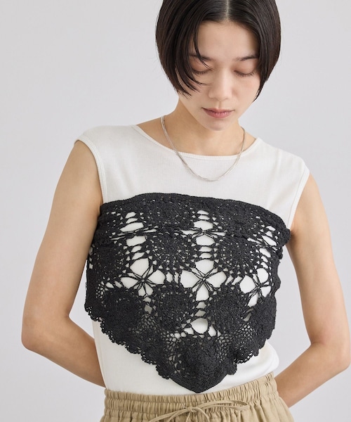 ADAM ET ROPE'(アダムエロペ)の「【WEB限定】クロシェバブーシュカ(バンダナ/スカーフ・レディース・ブラック/キナリ・F)」の2枚目の写真