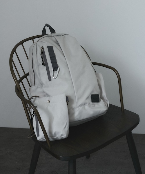 ADAM ET ROPE'（アダムエロペ）の「【WEB限定】[ショルダーバッグ付き・ユニセックスで使える・軽量・A4対応・大容量]バックパック 4（バックパック/リュック・レディース・ブラック/グレー/グレー系/キナリ/ダークブラウン/ネイビー/ベージュ/ブルー・F）」の10枚目の写真