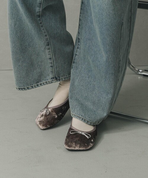 SENSE OF PLACE by URBAN RESEARCH（センスオブプレイスバイアーバンリサーチ）の「ベロアスクエアフラットシューズ（バレエシューズ・レディース・BLACK/BROWN/GRAY・S/M/L）」の3枚目の写真