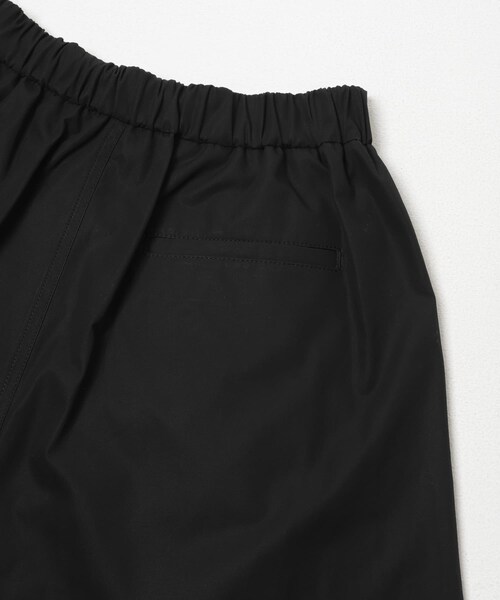 URBAN RESEARCH(アーバンリサーチ)の「AMOMENTO TWO TUCK WIDE SHORTS(その他パンツ・レディース・BLACK/BROWN・M)」の5枚目の写真
