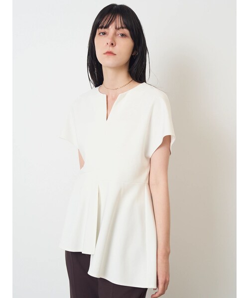 ELENDEEK(エレンディーク)の「ASYMMETRY FLARE CS(Tシャツ/カットソー・レディース・オフホワイト/ブラック/レッド/ブラウン・F)」の4枚目の写真