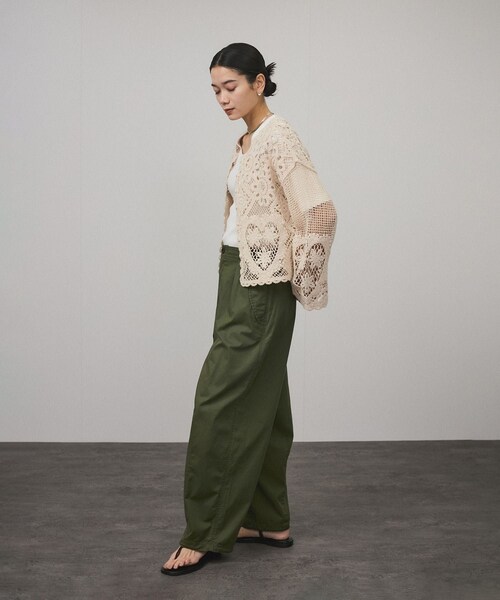 ADAM ET ROPE'（アダムエロペ）の「【WEB限定】2WAYミリタリータックカーゴパンツ［コットンブレンド］（カーゴパンツ・レディース・ベージュ/カーキ・F）」の6枚目の写真