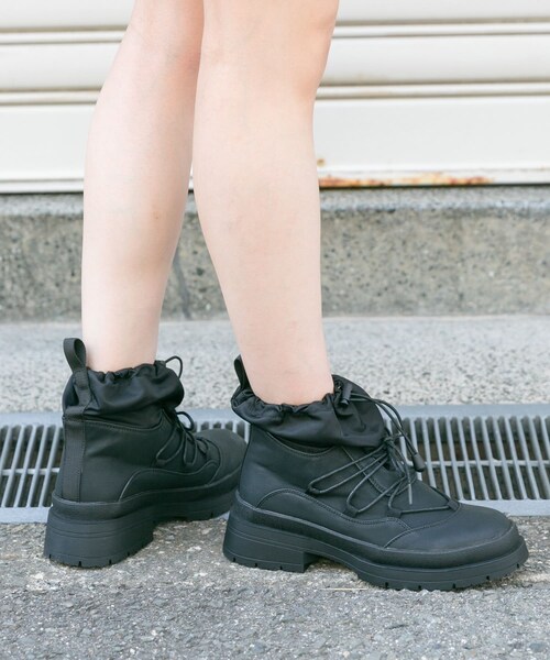 KBF（ケイビーエフ）の「タンクソールワークブーツ（ブーツ・レディース・BLACK/BEIGE・23.5/24/24.5）」の9枚目の写真