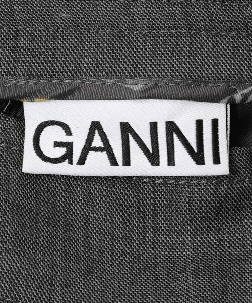 URBAN RESEARCH(アーバンリサーチ)の「GANNI LOW WAISTED BERMUDA(その他パンツ・レディース・PHANTOM・36/38)」の9枚目の写真