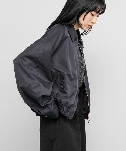 KBF（ケイビーエフ）の「ブライトZIPブルゾン（ブルゾン・レディース・BEIGE/D.NAVY・one）」の14枚目の写真