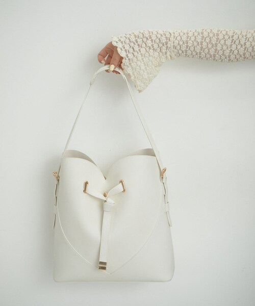 VIS（ビス）の「【A4収納】ハートカットバッグ(ラージサイズ)/追加（ショルダーバッグ・レディース・ブラック/キナリ/ピンク・F）」の2枚目の写真