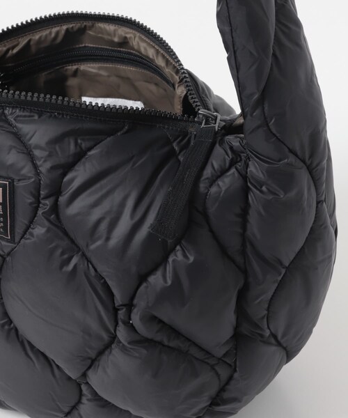 SENSE OF PLACE by URBAN RESEARCH（センスオブプレイスバイアーバンリサーチ）の「TAION　ミリタリーバナナショルダーダウンバッグM（ショルダーバッグ・メンズ・BLACK/D.CHARCOAL/D.S.GRN・One）」の6枚目の写真