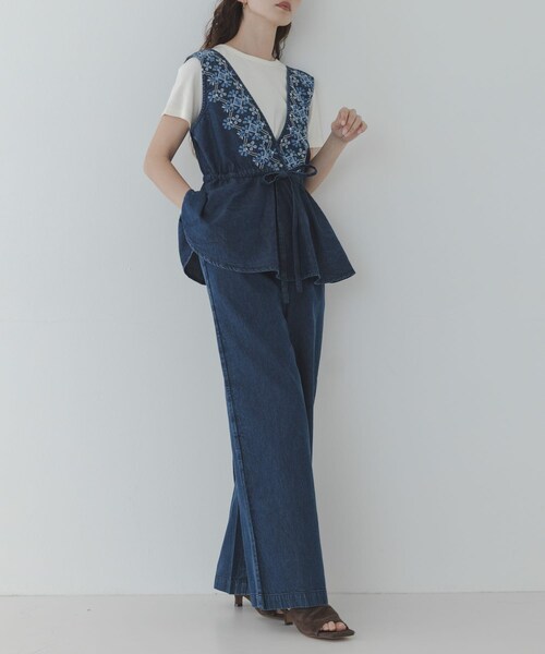 URBAN RESEARCH Sonny Label（アーバンリサーチサニーレーベル）の「クロス刺繍ペプラムサロペット（つなぎ/オールインワン・レディース・インディゴ/L.インディゴ・36/38）」の2枚目の写真