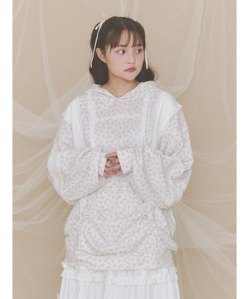merry jenny（メリージェニー）の「flowerコラージュフーディ（パーカー・レディース・オフホワイト/アイボリー/ピンク/ブルー・F）」の3枚目の写真