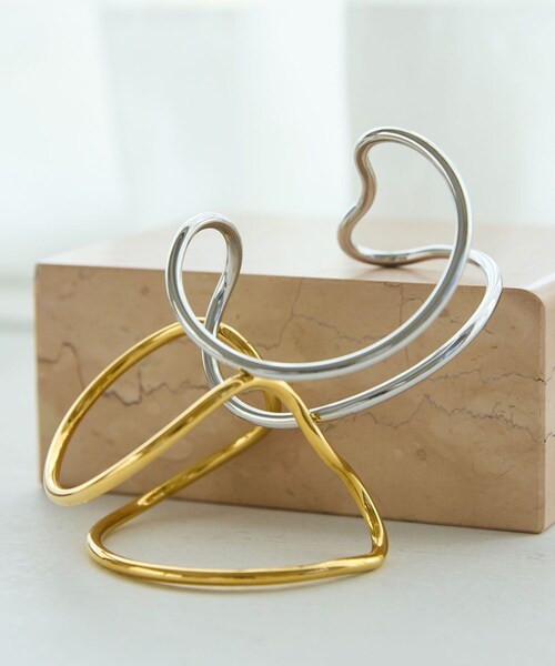 VIS（ビス）の「ナローワンドバングル（バングル/リストバンド・レディース・ゴールド/シルバー・F）」の5枚目の写真