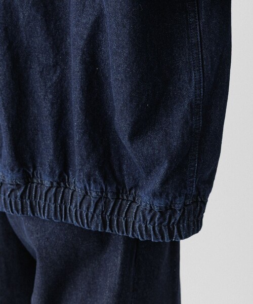 ADAM ET ROPE'（アダムエロペ）の「デニム ボマージャケット / ADAM ET ROPE' JEANS -FILM-（デニムジャケット・レディース・ブラック系/ネイビー・L/M）」の14枚目の写真