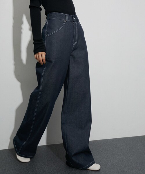 ADAM ET ROPE'（アダムエロペ）の「【公式サイト限定】【OperaSPORT】DEVIN JEANS（デニムパンツ・レディース・ネイビー・XS/S）」の2枚目の写真