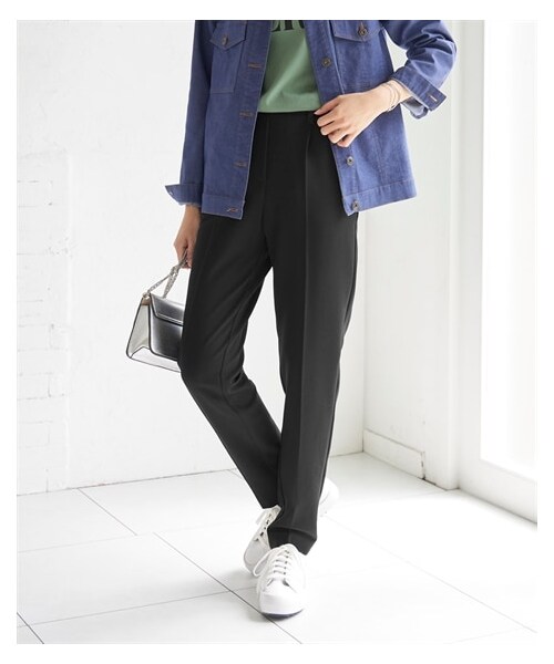 nissen（ニッセン）の「大きいサイズこなれBEAUTYストレッチテーパードパンツ（ゆったりヒップ）(選べる２レングス)（パンツ・レディース・ベージュ/スモーキーグリーン/スモーキーパープル/黒/グレイッシュブルー/ネイビー・L/LL/3L/4L/5L/6L/8L/10L/M）」の5枚目の写真