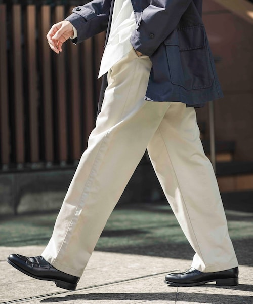 URBAN RESEARCH DOORS（アーバンリサーチドアーズ）の「『イージーケア』『速乾』2タックワイドチノパンツ（チノパンツ・メンズ・OFF/BEIGE/D.NAVY・M/L）」の9枚目の写真