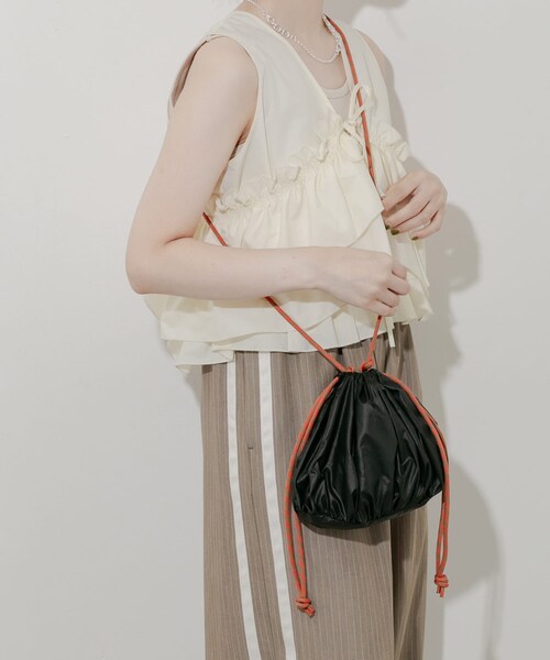 SMELLY（スメリー）の「ギャザーキンチャクショルダー（ショルダーバッグ・レディース・GRY/BLK・-）」の5枚目の写真