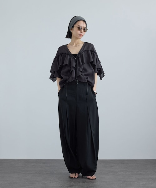 ADAM ET ROPE'(アダムエロペ)の「【WEB限定】ライトドライタックカービィパンツ(その他パンツ・レディース・ブラック/ベージュ/カーキ・F)」の6枚目の写真