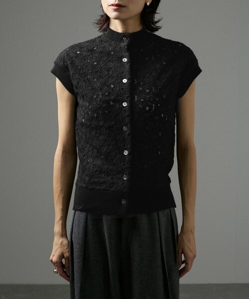 ADAM ET ROPE'(アダムエロペ)の「【J'aDoRe限定】【R&D.M.Co-OLDMAN'S TAILOR】LACE FLOWER NO SLEEVE CARDIGAN(ベスト・レディース・ブラック/ホワイト・F)」の19枚目の写真