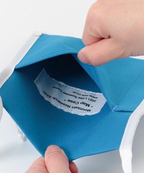 EKAL（エカル）の「mountain research　Map Case（ショルダーバッグ・メンズ・BLUE・one）」の8枚目の写真