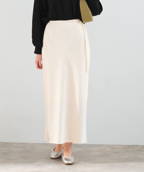 URBAN RESEARCH ROSSO（アーバンリサーチロッソ）の「リップルサテンスカート（スカート・レディース・ivory/emerald・36/38）」の4枚目の写真
