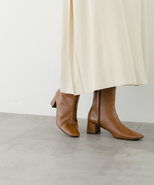 URBAN RESEARCH（アーバンリサーチ）の「『MADE IN JAPAN』スクエアトゥブーツ（ブーツ・レディース・IVORY/BLACK/BROWN・36/37/38）」の3枚目の写真
