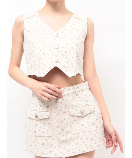 CALNAMUR（カルナムール）の「ツイルフワラーベスト（ベスト・レディース・ピンク/ブルー・F）」の2枚目の写真