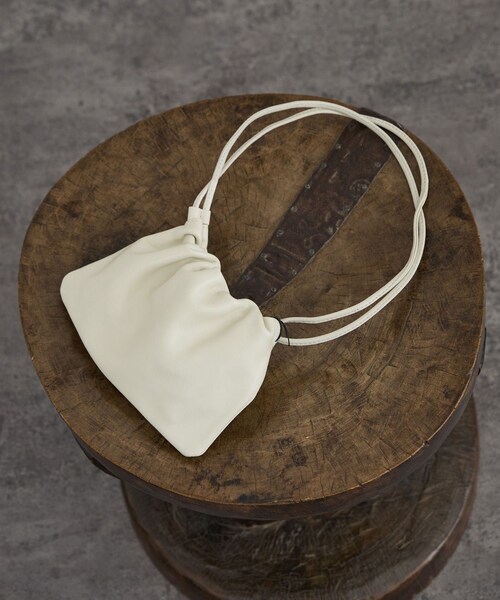 ADAM ET ROPE'（アダムエロペ）の「【NOTHING WRITTEN（ナッシングリトゥン）】NELLA STRAP MINI BAG（ハンドバッグ・レディース・ブラック/ベージュ系・F）」の19枚目の写真