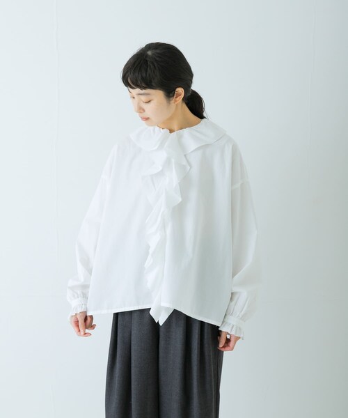 かぐれ（カグレ）の「コットンフリルカラーシャツ（シャツ/ブラウス・レディース・OFF/CHARCOAL・Free）」の15枚目の写真