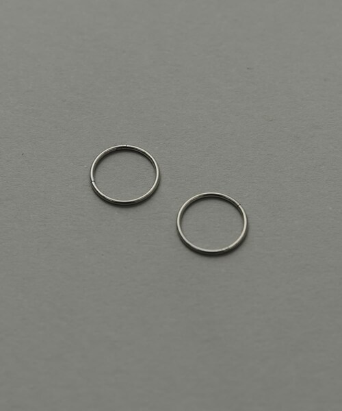 SMELLY（スメリー）の「ステンレスミニフープピアス（ピアス（両耳用）・メンズ・SLV・-）」の2枚目の写真