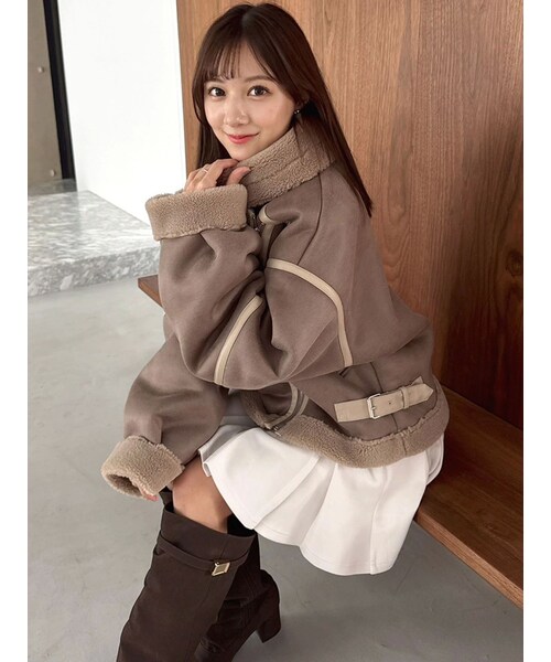 dazzlin（ダズリン）の「ビッグカラームートンブルゾン（ムートンコート・レディース・アイボリー/ブラック/ピンク/ブラウン・F）」の8枚目の写真