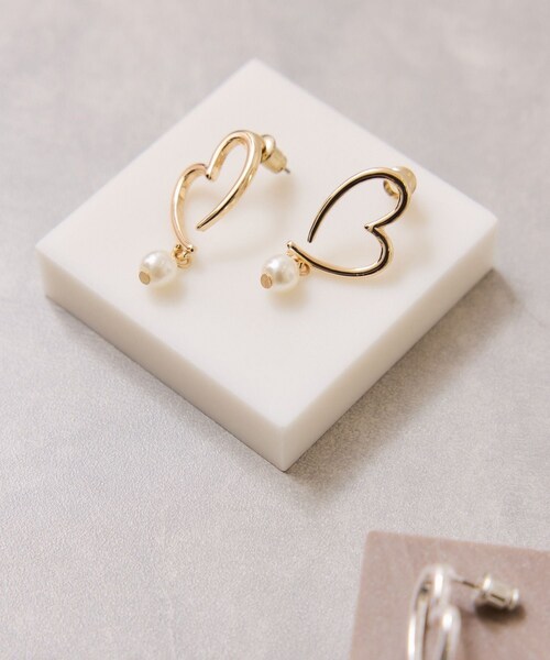 VIS(ビス)の「揺れパールハートピアス(ピアス(両耳用)・レディース・ゴールド/シルバー・F)」の6枚目の写真