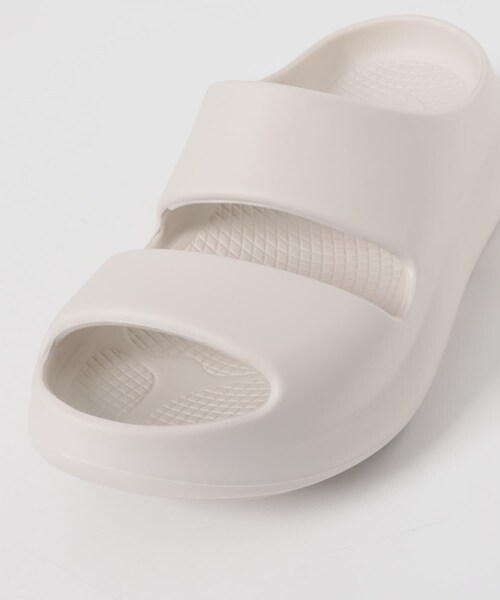 URBAN RESEARCH DOORS（アーバンリサーチドアーズ）の「OOFOS　OOYEA（サンダル・メンズ・BLACK/CHALK・26/27/28）」の5枚目の写真
