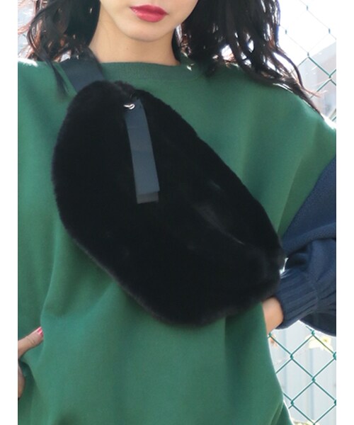 jouetie（ジュエティ）の「ファーウエストポーチ（ボディバッグ/ウエストポーチ・レディース・ピンク/ブラック/パープル・M/F）」の2枚目の写真