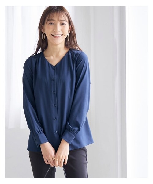 nissen（ニッセン）の「大きいサイズフロントボタンブラウス(あったか裏地付)（シャツ/ブラウス・レディース・オフホワイト/シトロンイエロー/ネイビー・L/LL/3L/4L/5L/6L/8L/10L）」の9枚目の写真